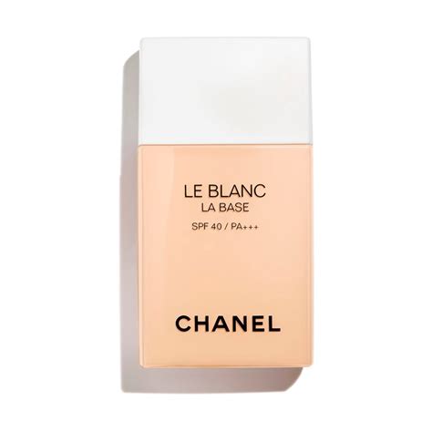 le blanc la base chanel.